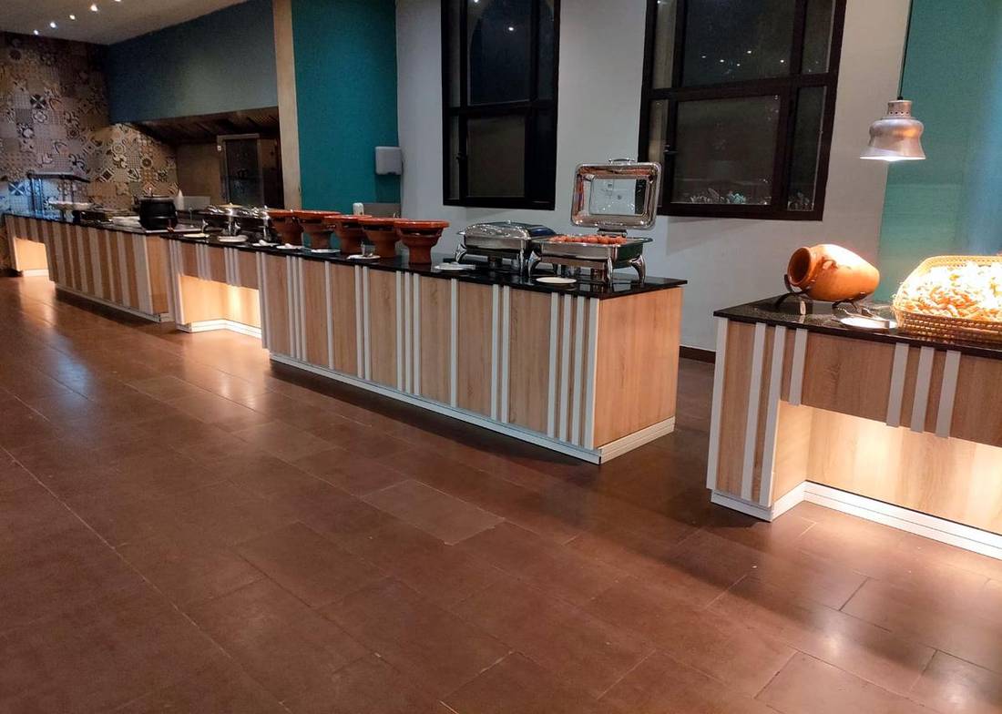 Buffet de restaurant en bois