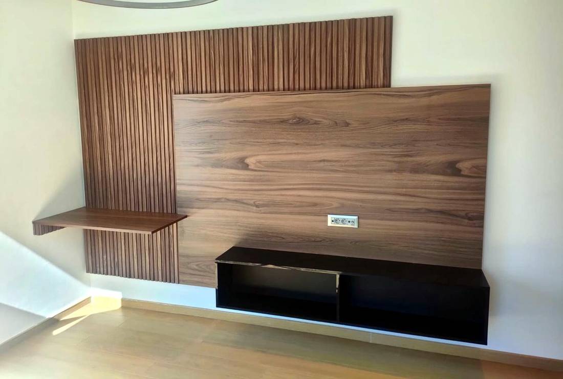 Meuble TV et habillage mural en bois