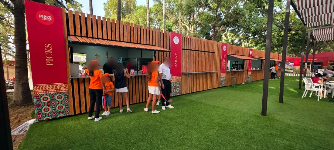 Façade de kiosques MZL en bois avec comptoir de service