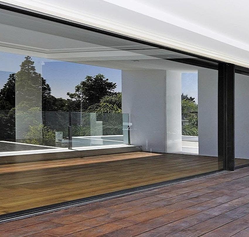 Terrasse en bois et baie vitrée aluminium