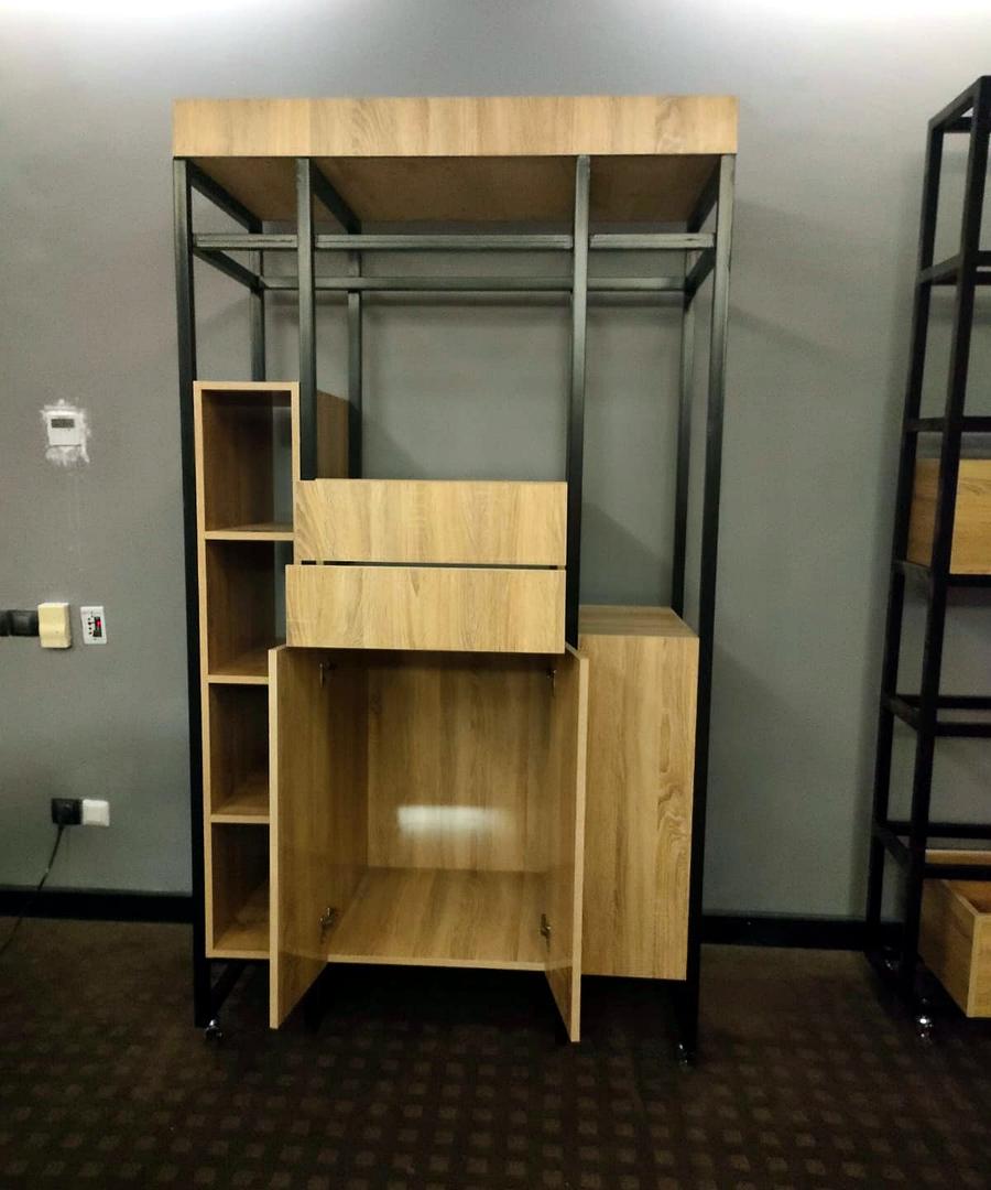 Meuble présentoir sur mesure
