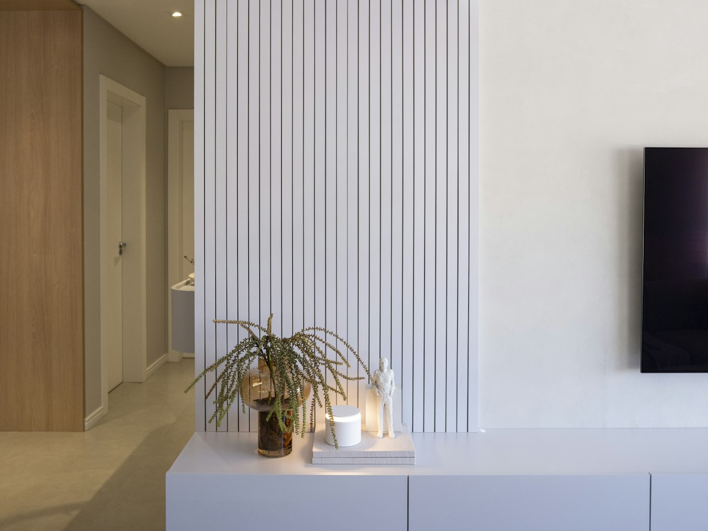 Climatiseur mural dans un salon moderne